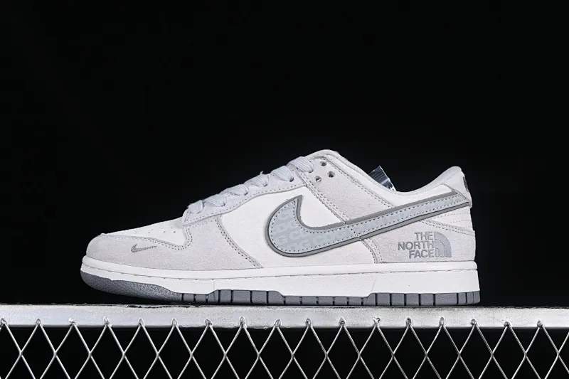All Categories Nk SB Dunk Series Nk SB Dunk Low Low-top sneakers Nk Dunk Low North CDG joint-grey Three-party joint SB low-top casual sneakers FC1688-181